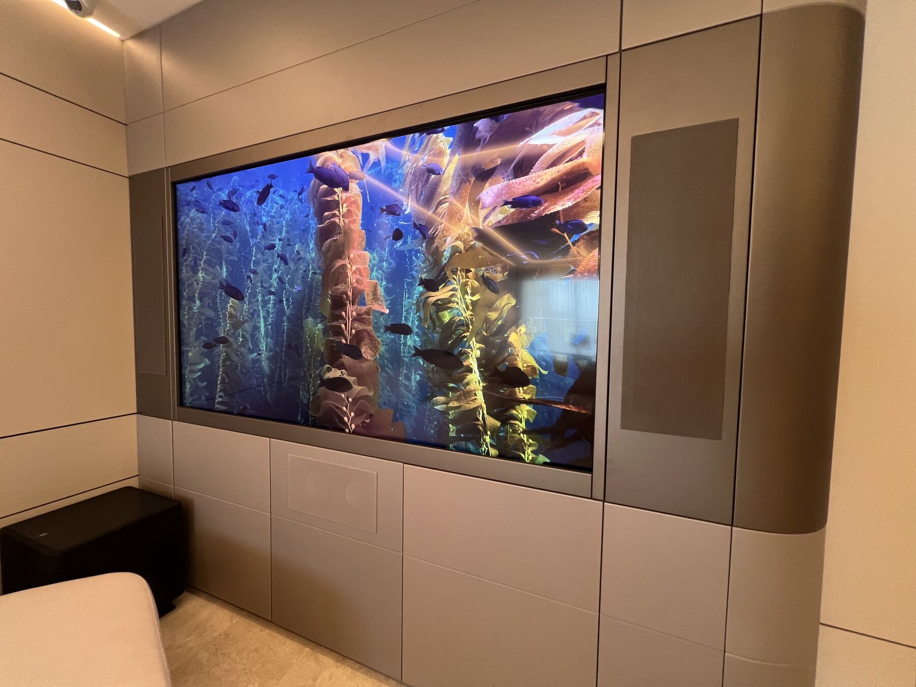 Vivienda inteligente con media room, automatización y audio distribuido por Biosystem