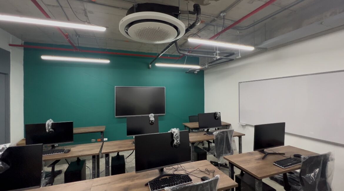 Aula colaborativa con tecnología audiovisual integrada por Biosystem Technology