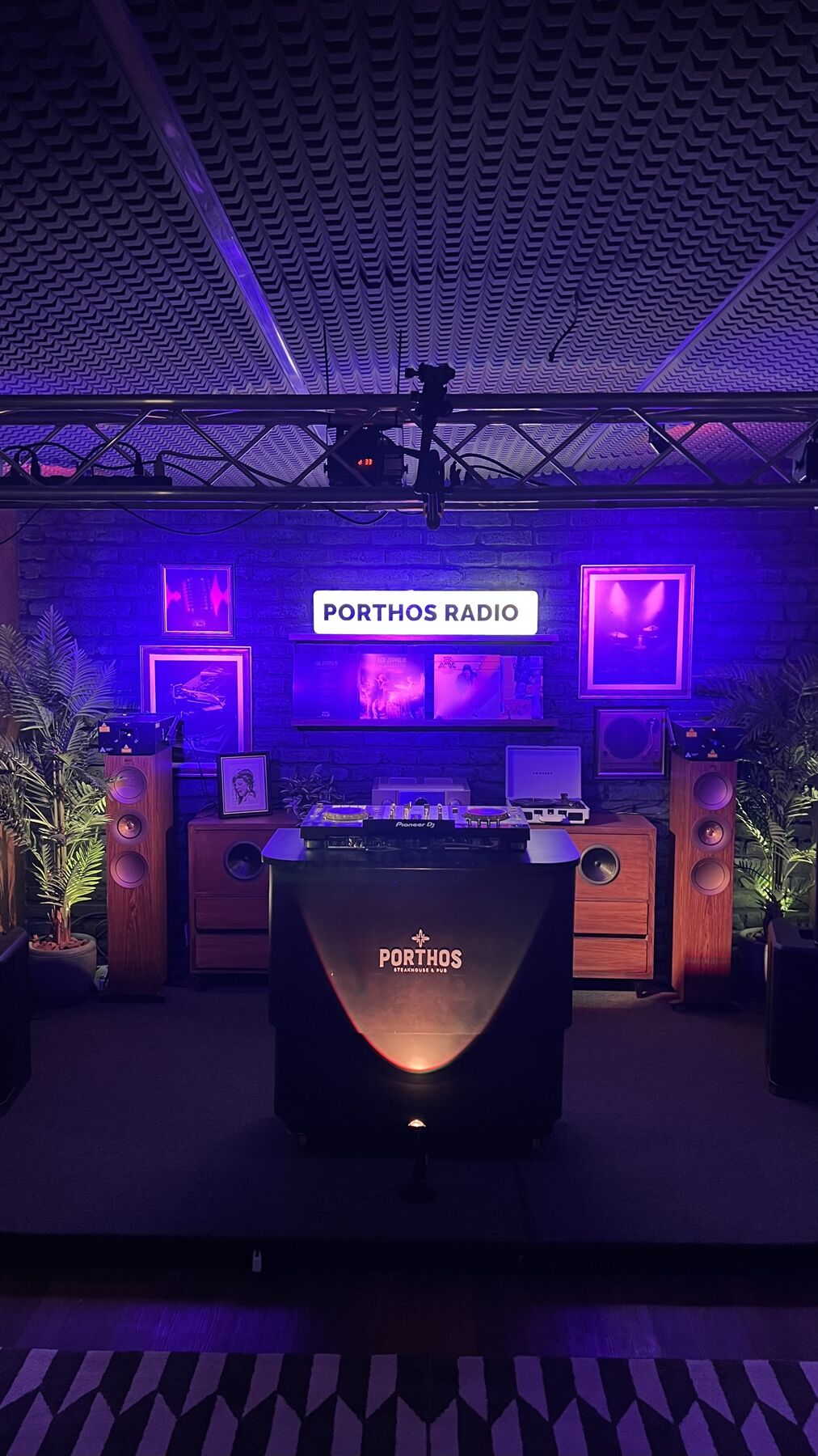 Producción técnica de evento con iluminación, audio y video por Biosystem Technology